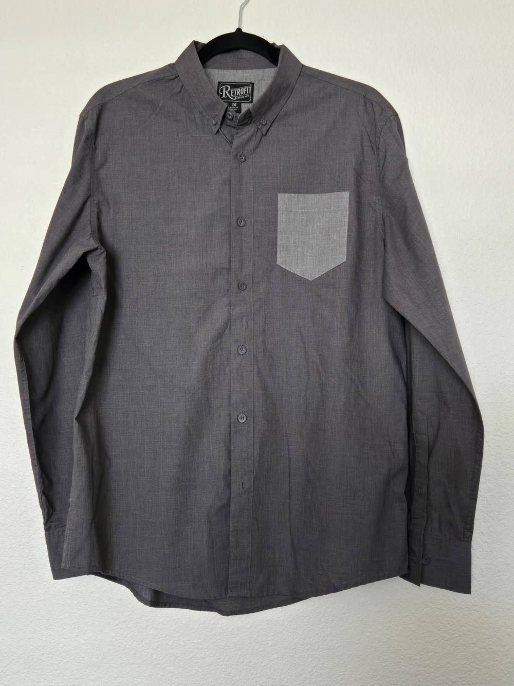 Retrofit Men’s Charcoal Button-Down Shirt with Light Gray Pocket
